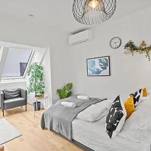 1 Min To Public Transport - 3 Min To Supermarket And Pharmacy - On-site Parking For 19,90 Eur Daire